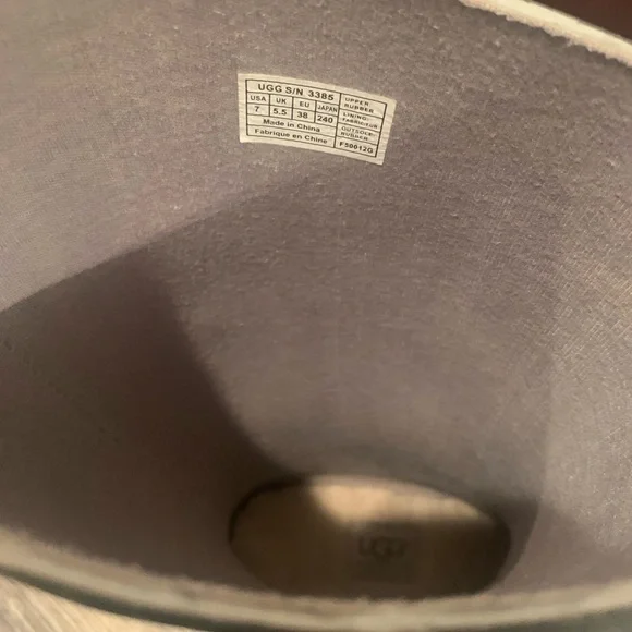 UGG rain boots - Picture 8 of 9